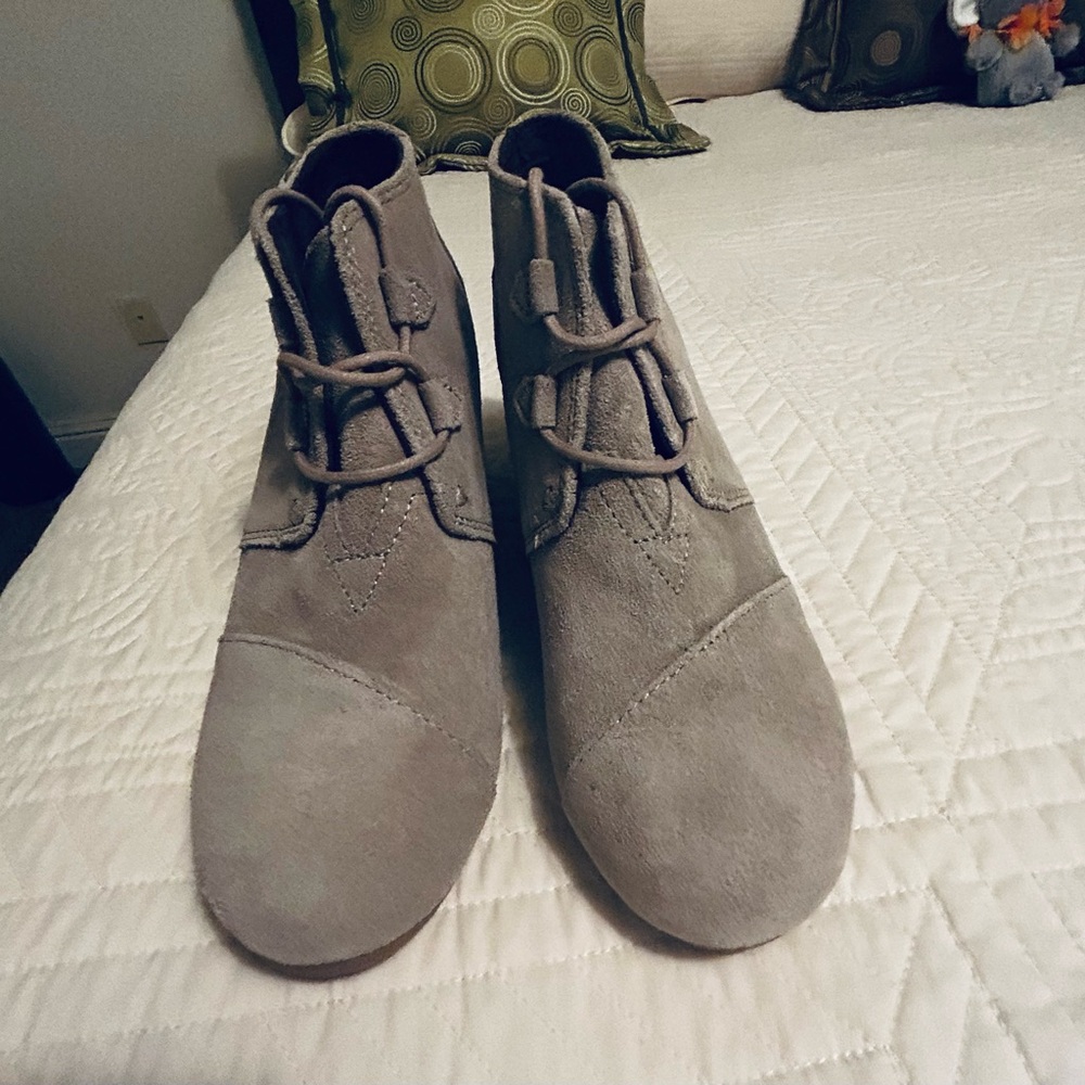 Toms Suede Lace-Up Ankle Booties - NEW